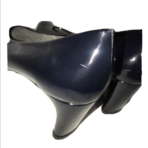 Stuart Weizman midnight blue pumps. - Picture 5 of 7